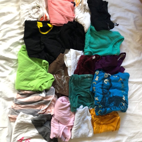 Bundle of summer t-shirts and tank tops - Picture 1 of 10